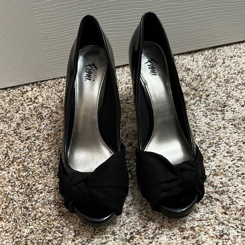 Fioni Black Peep Toe Heels